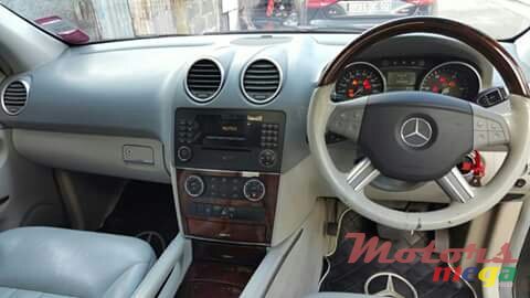 2005' Mercedes-Benz photo #5