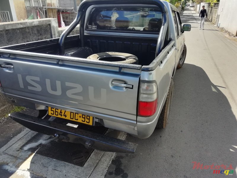 1999' Isuzu photo #6