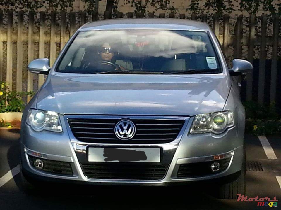 2010' Volkswagen Passat photo #1