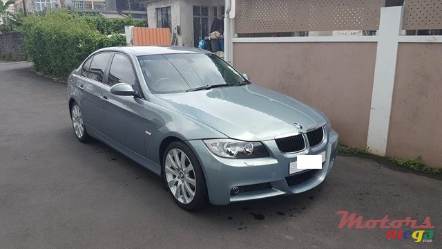 2005' BMW 320i photo #1