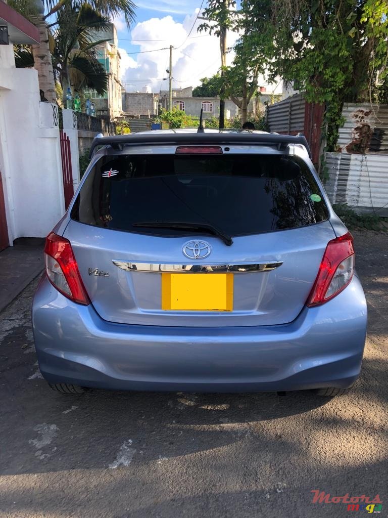 2013' Toyota Vitz photo #5