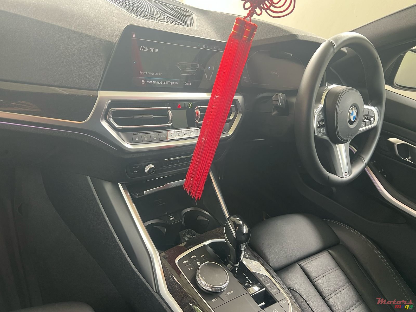 2020' BMW 330 photo #7