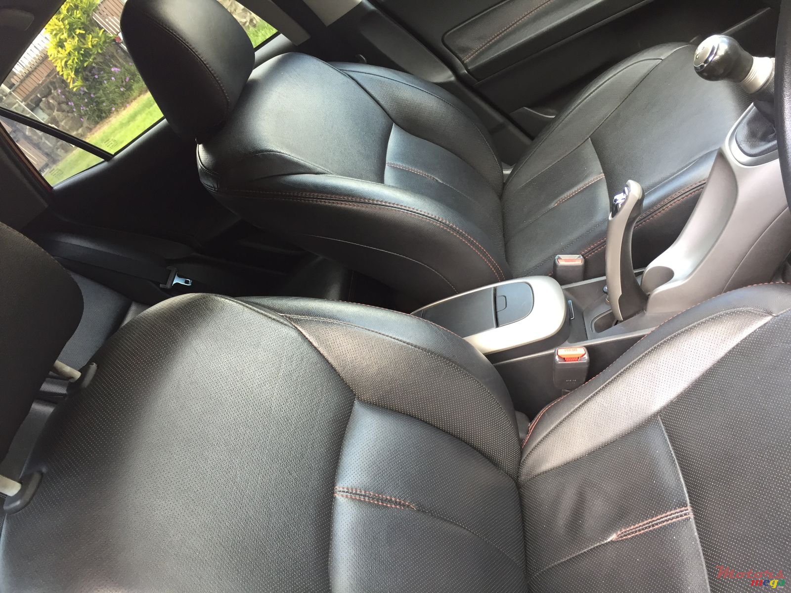 2008' Toyota Auris 1.6 VVTi SR 5dr photo #6