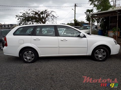 2009' Chevrolet Optra Autovan photo #5