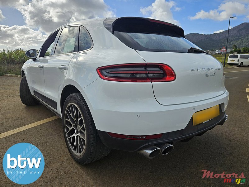 2016' Porsche Macan photo #3