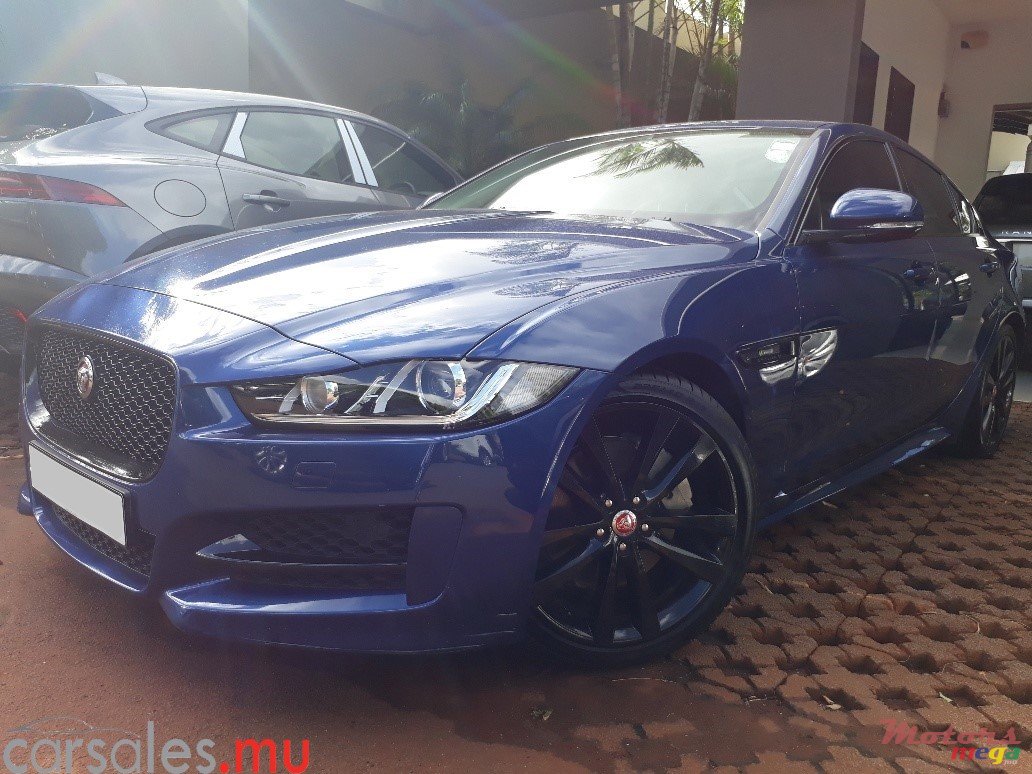 2016' Jaguar XE 25t R-Sport photo #2