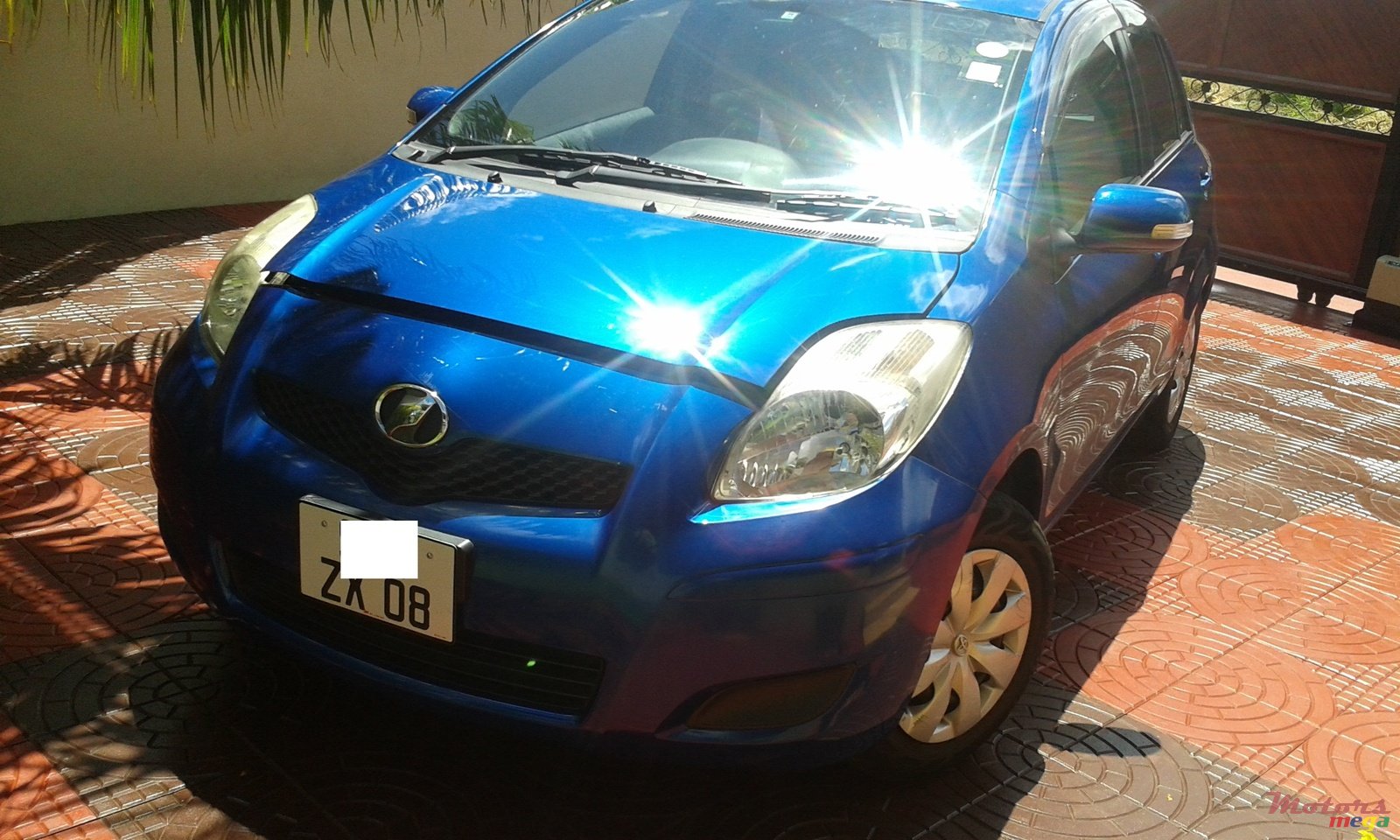 2008' Toyota Vitz photo #1