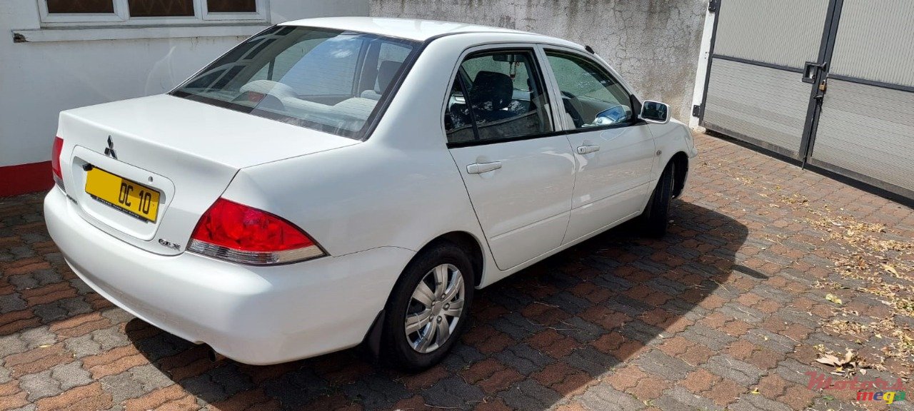 2010' Mitsubishi Lancer photo #3