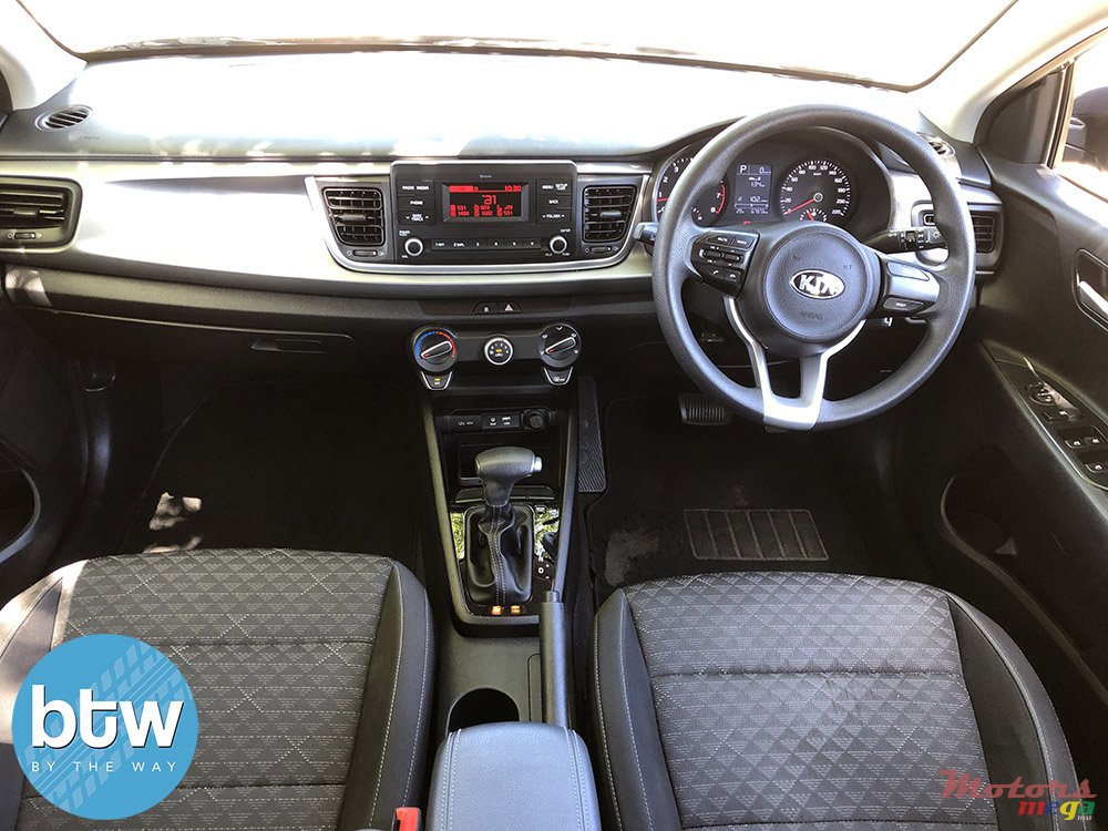 2017' Kia Rio photo #7
