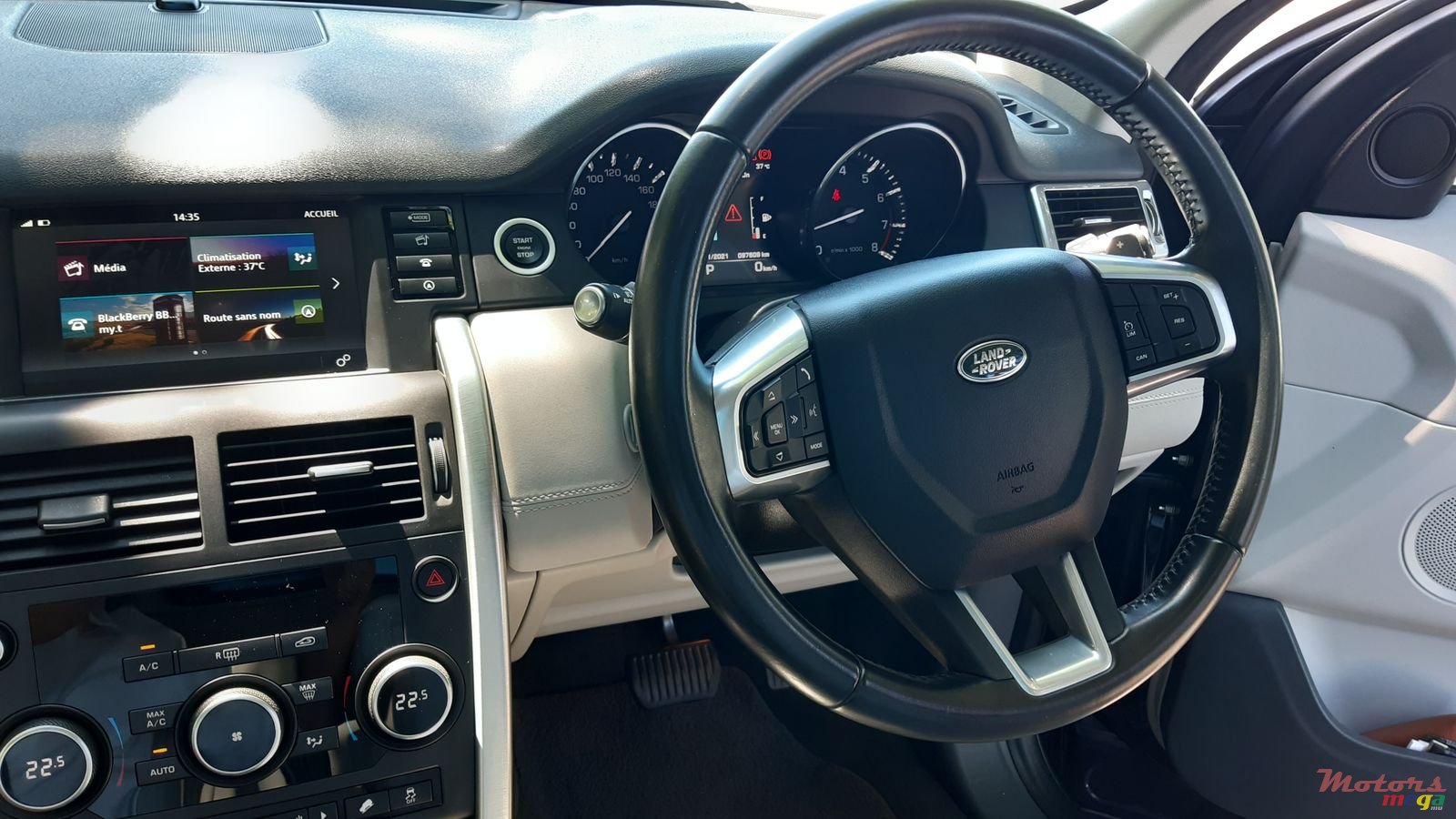 2016' Land Rover Discovery photo #4