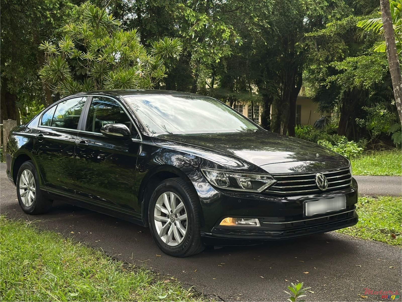 2017' Volkswagen Passat photo #1