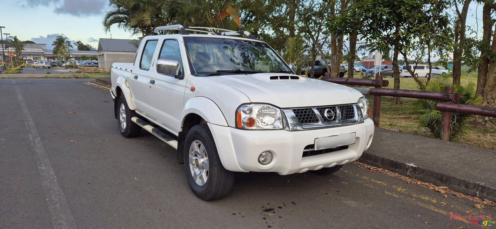 2017' Nissan NV300 photo #1