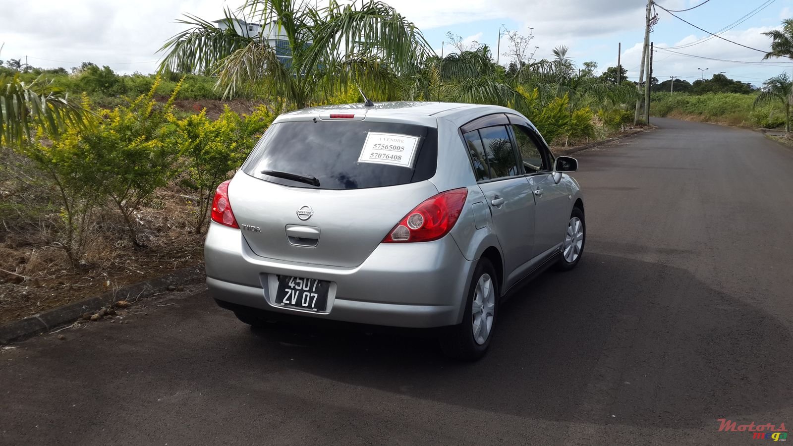 2007' Nissan Hatchback photo #3