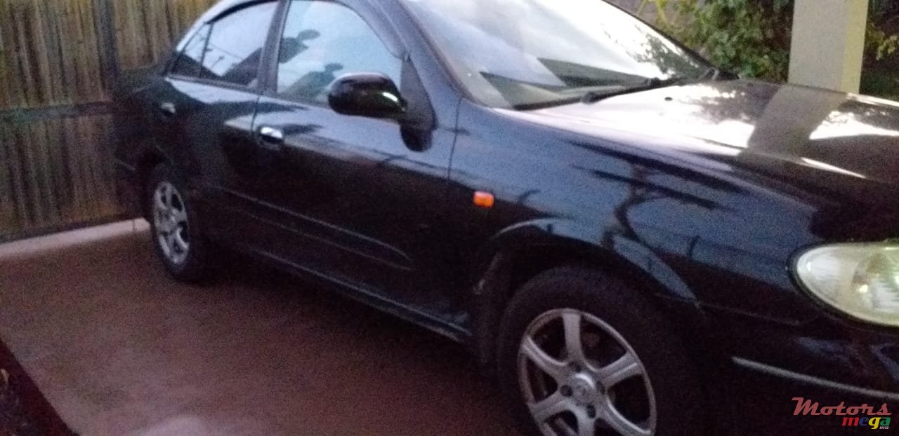 2005' Nissan Sunny photo #1