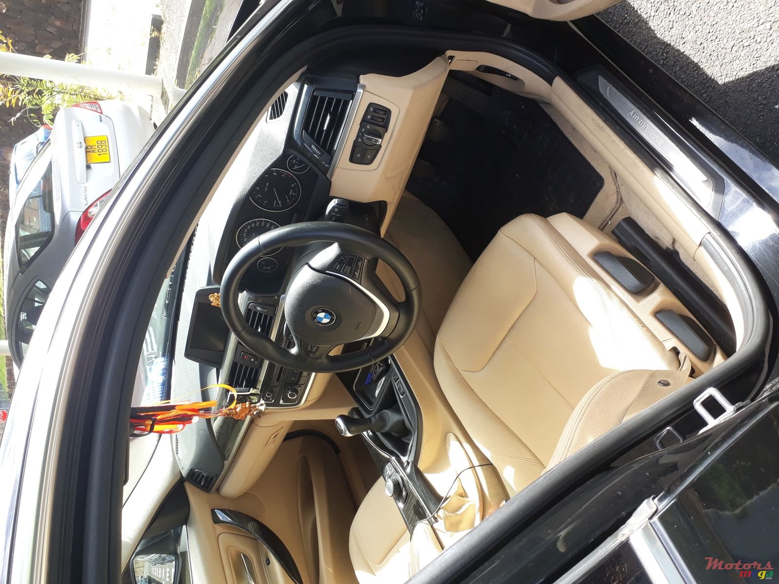 2013' BMW 316 photo #2