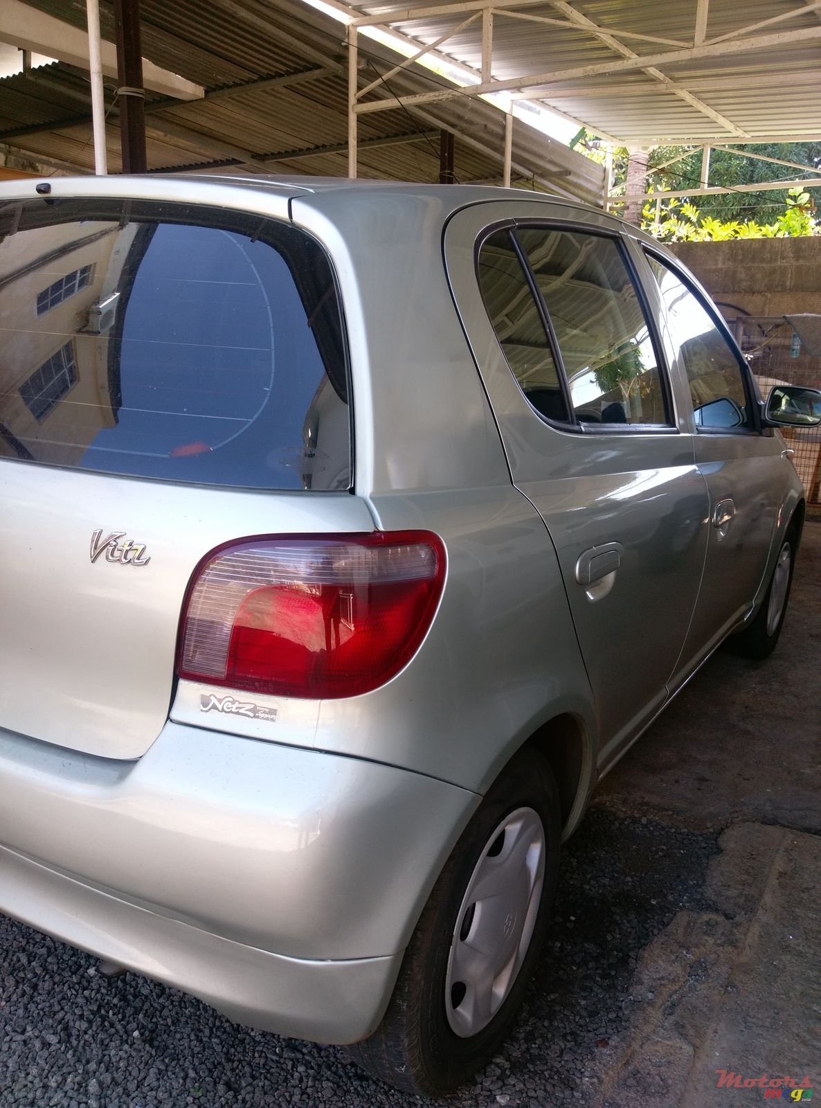 2001' Toyota Vitz photo #2