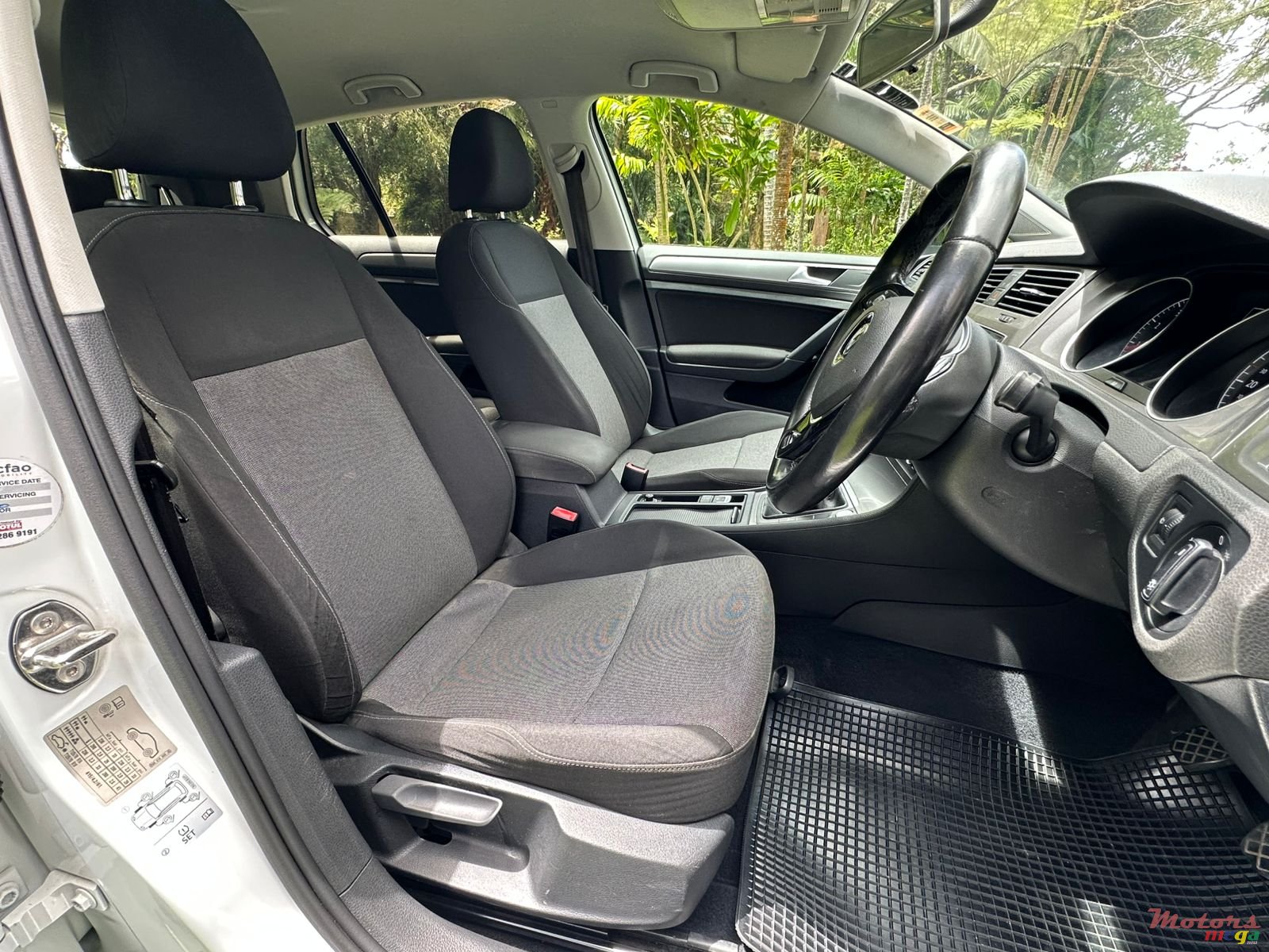 2017' Volkswagen Golf photo #7