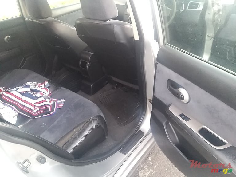 2005' Nissan Tiida photo #4