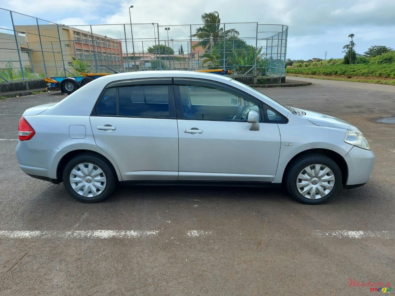 2010' Nissan Tiida photo #3