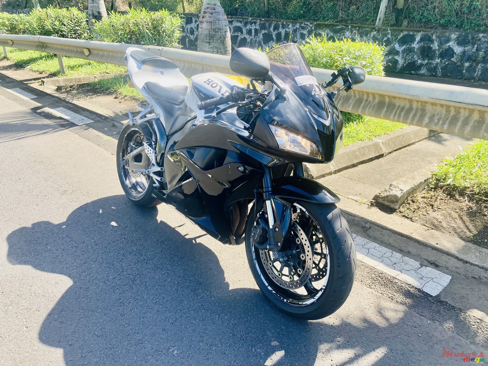 2010' Honda CBR600RR LIMITED EDITION photo #5