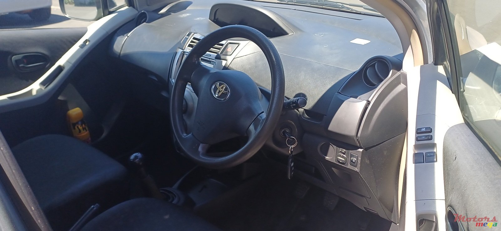 2008' Toyota Yaris photo #5