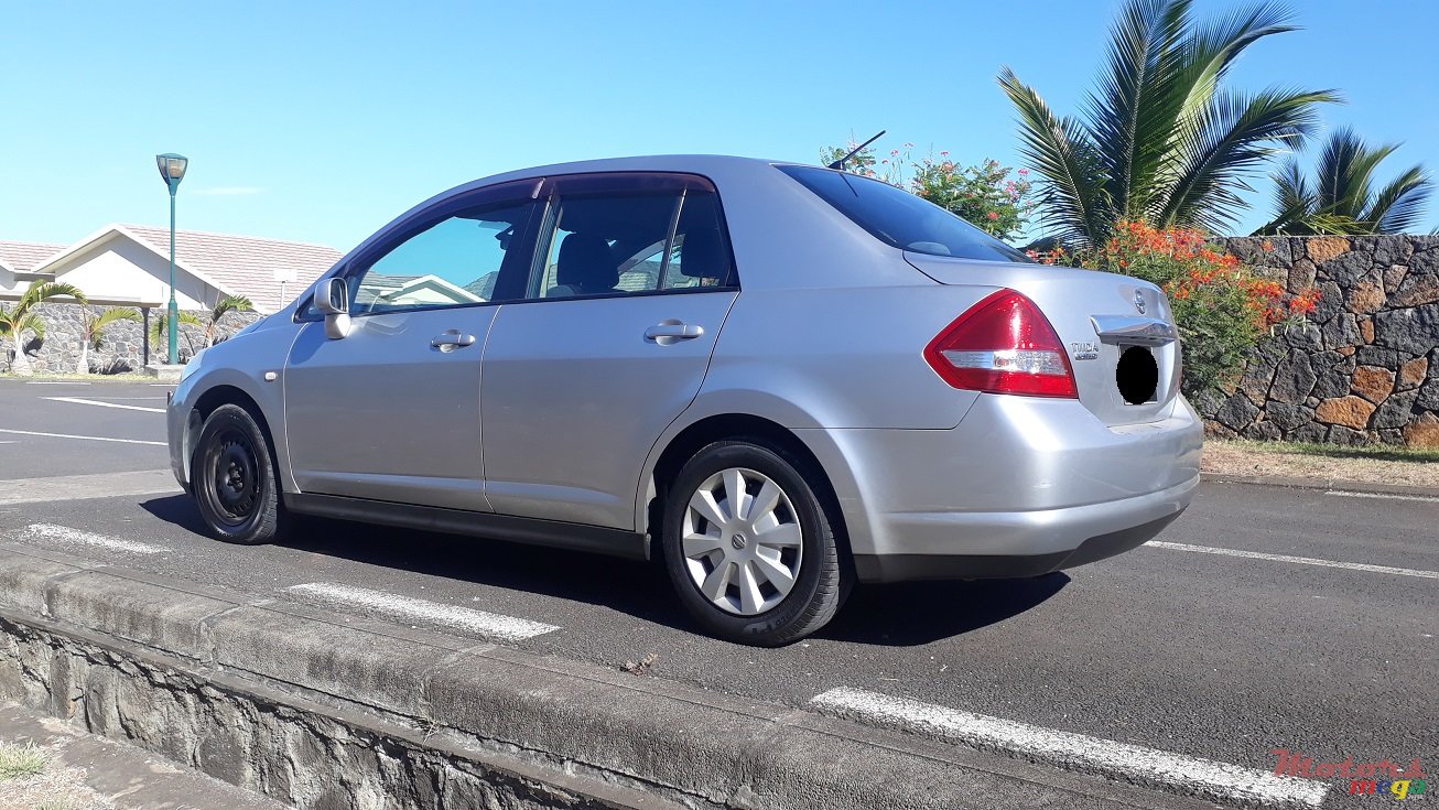 2006' Nissan Tiida Latio photo #2