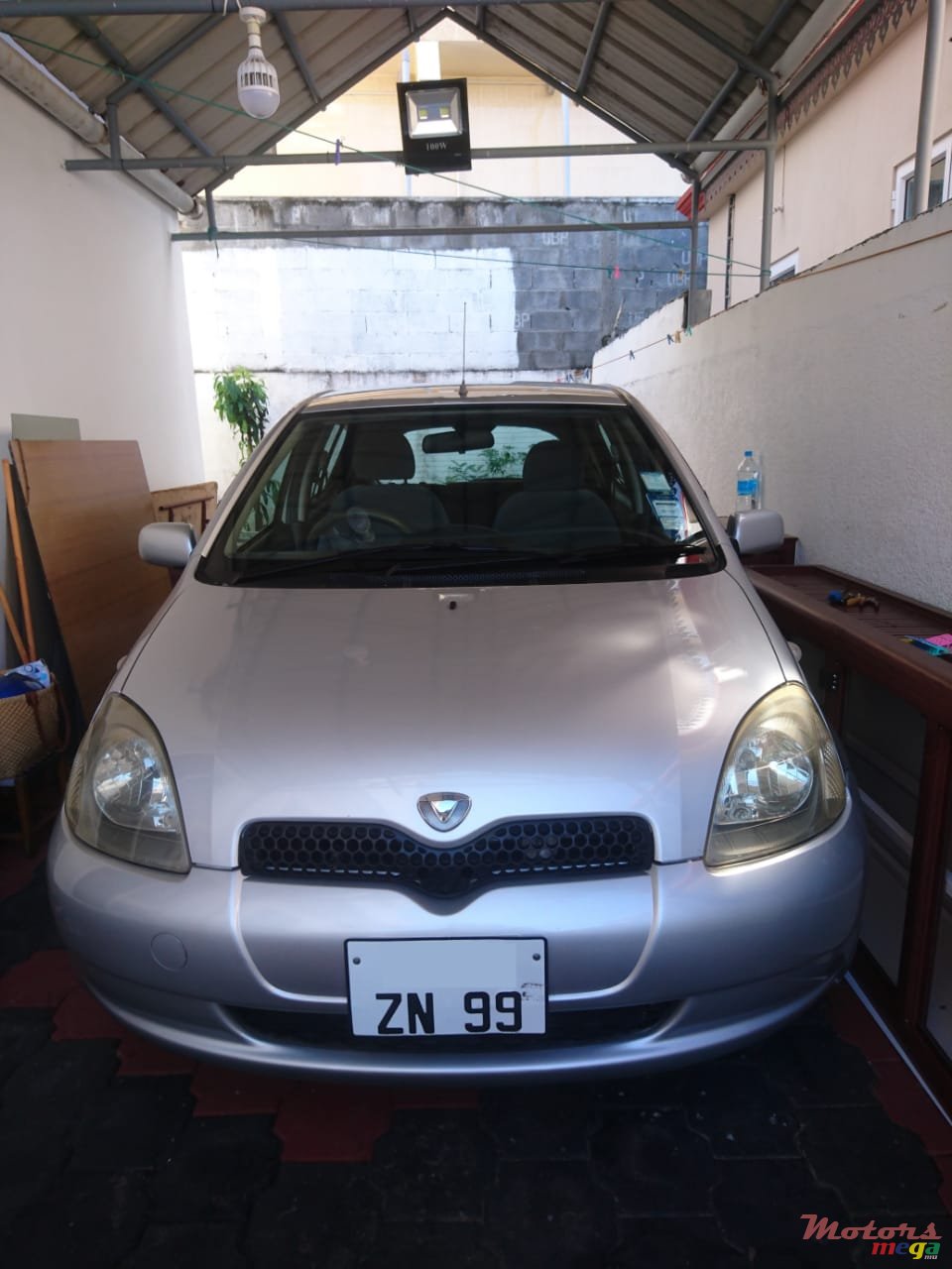 1999' Toyota Vitz photo #1