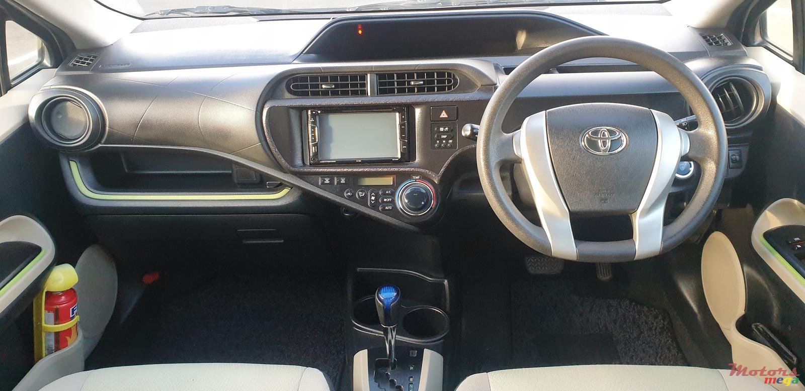 2012' Toyota Aqua photo #6