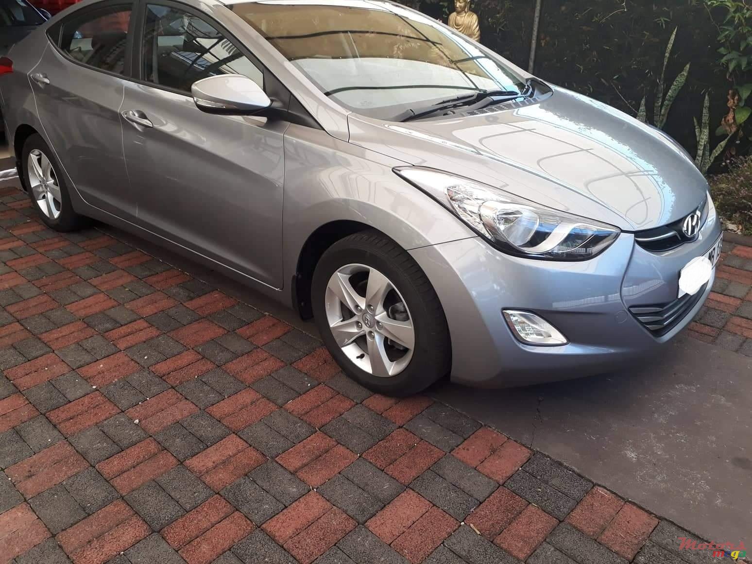 2013' Hyundai Elantra photo #1