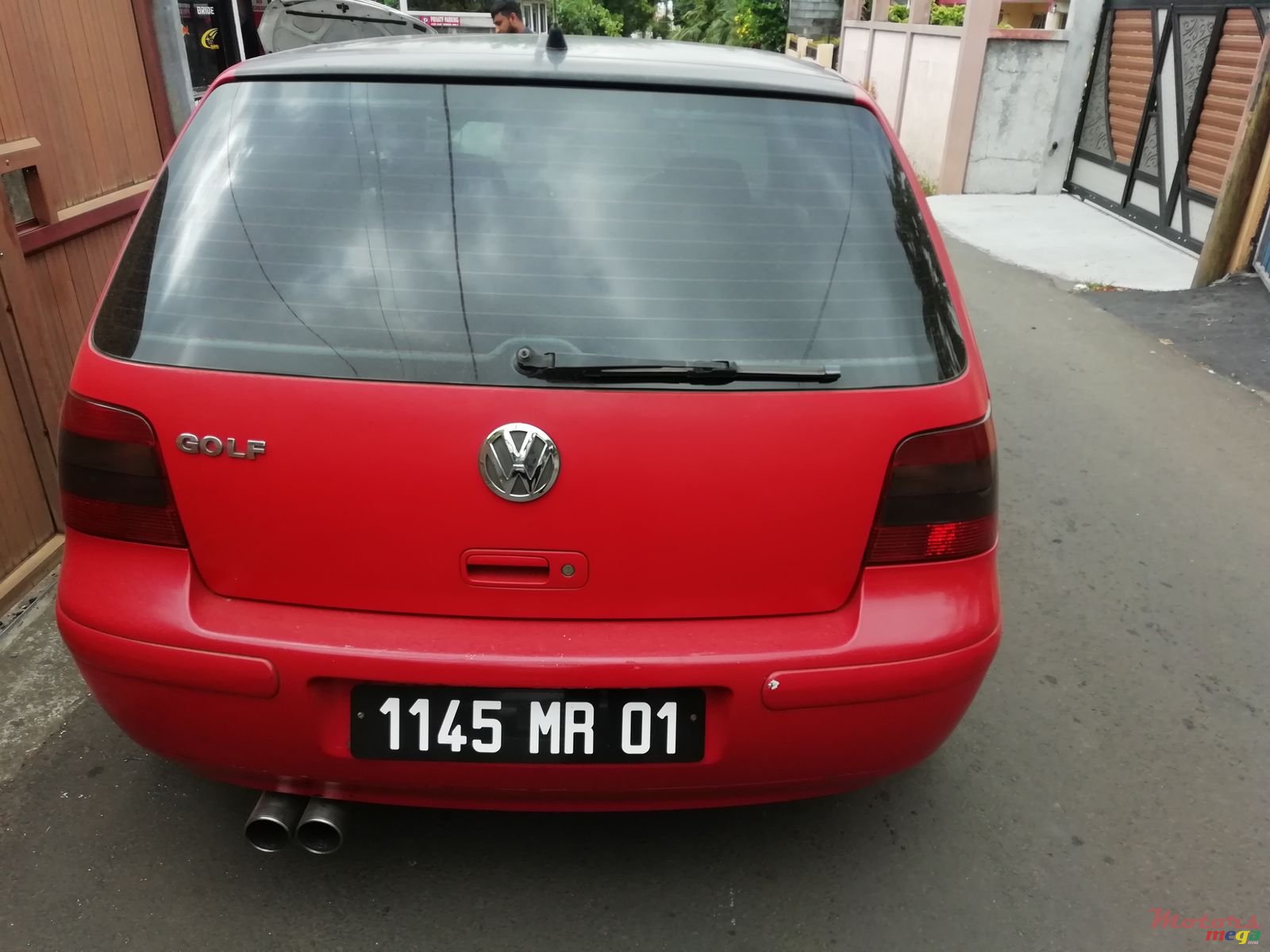 2001' Volkswagen Golf photo #1