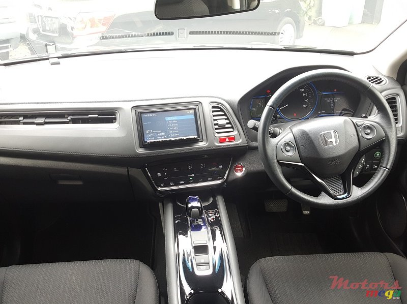 2015' Honda HR-V Vezel Hybrid photo #3