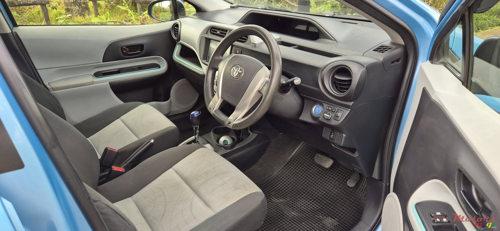 2012' Toyota Aqua photo #5