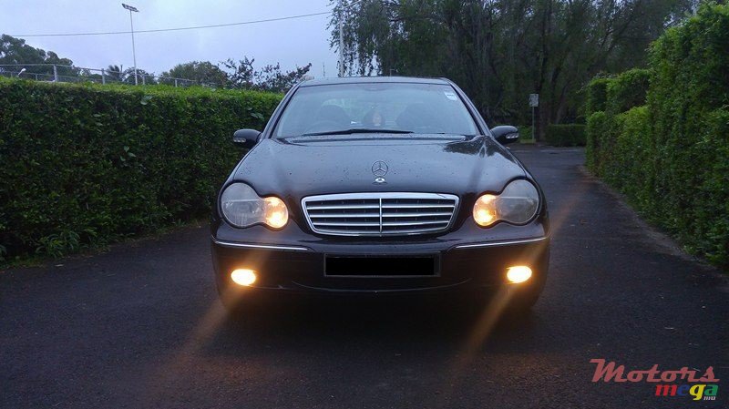 2001' Mercedes-Benz 200 photo #2
