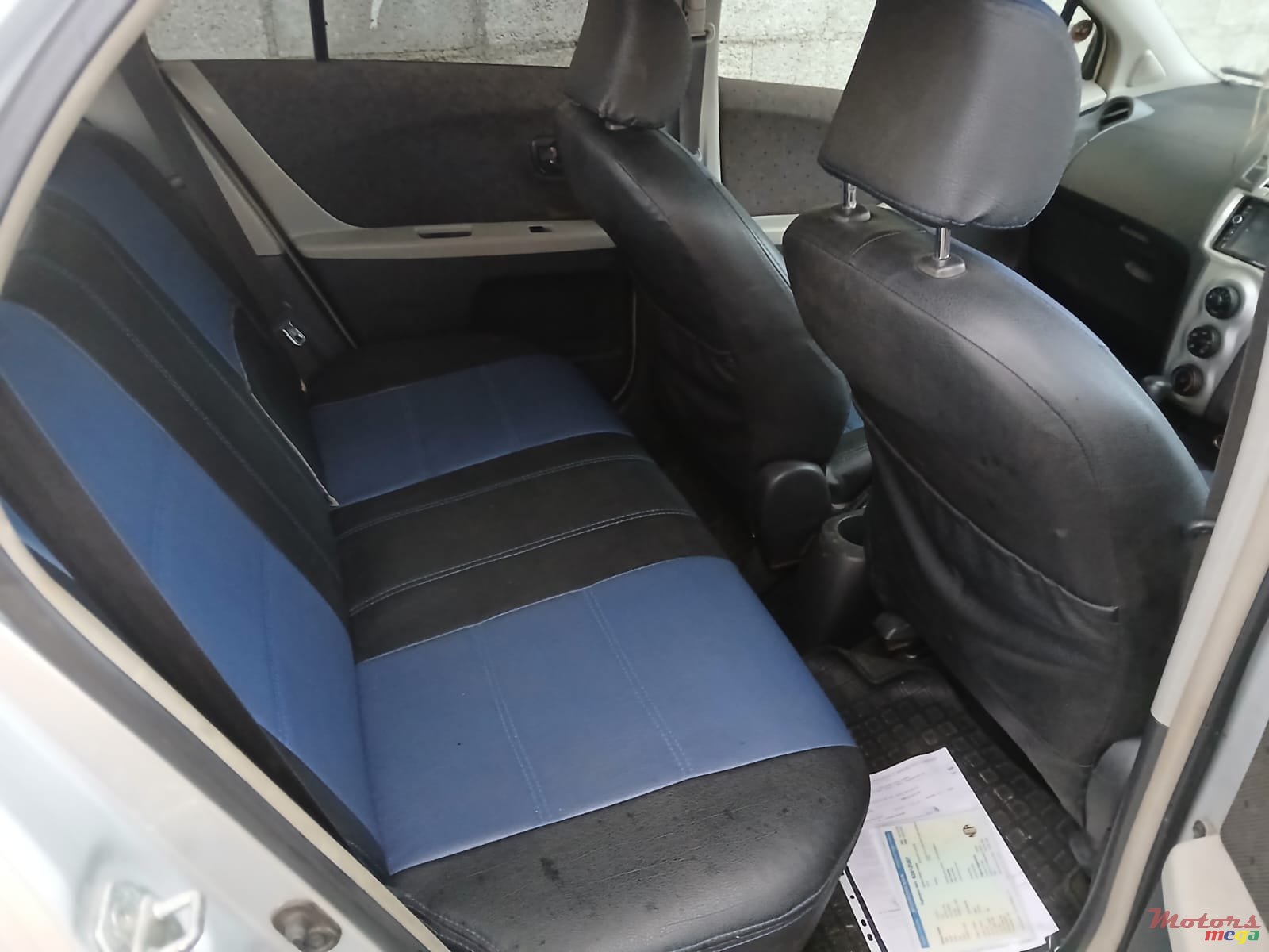 2007' Toyota Vitz photo #1