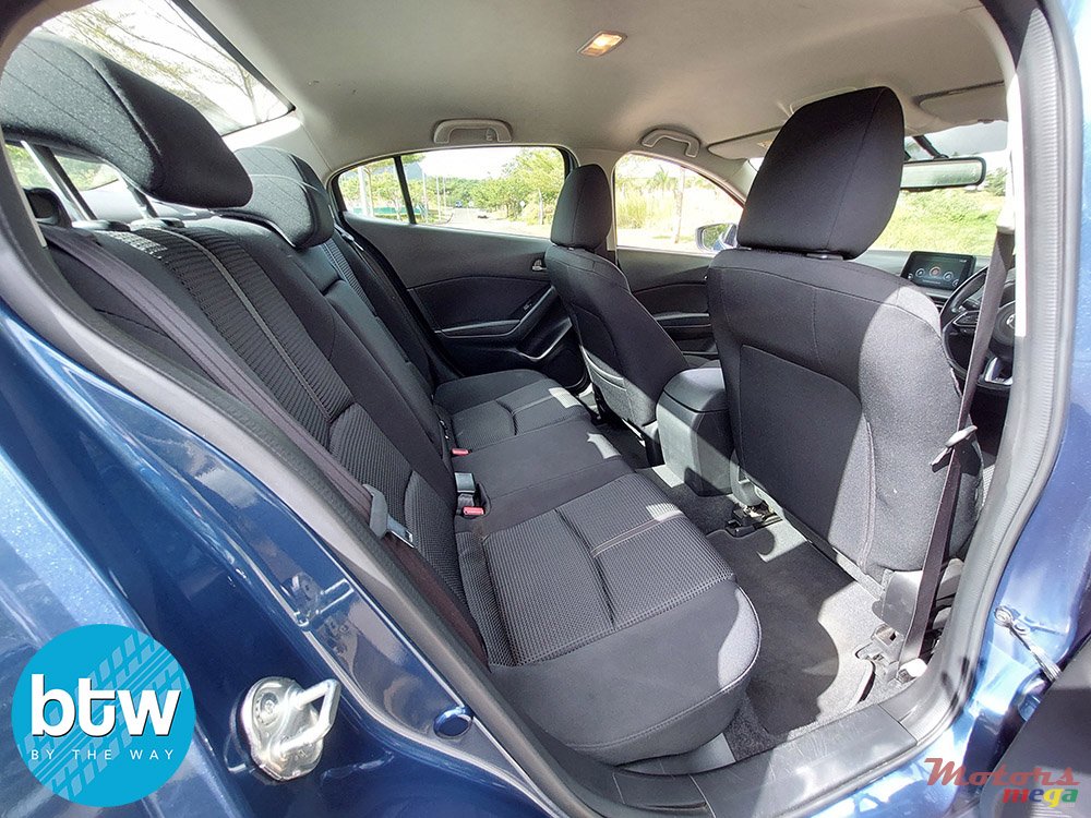 2018' Mazda 3 photo #5