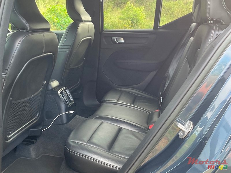 2022' Volvo XC40 RECHARGE photo #4