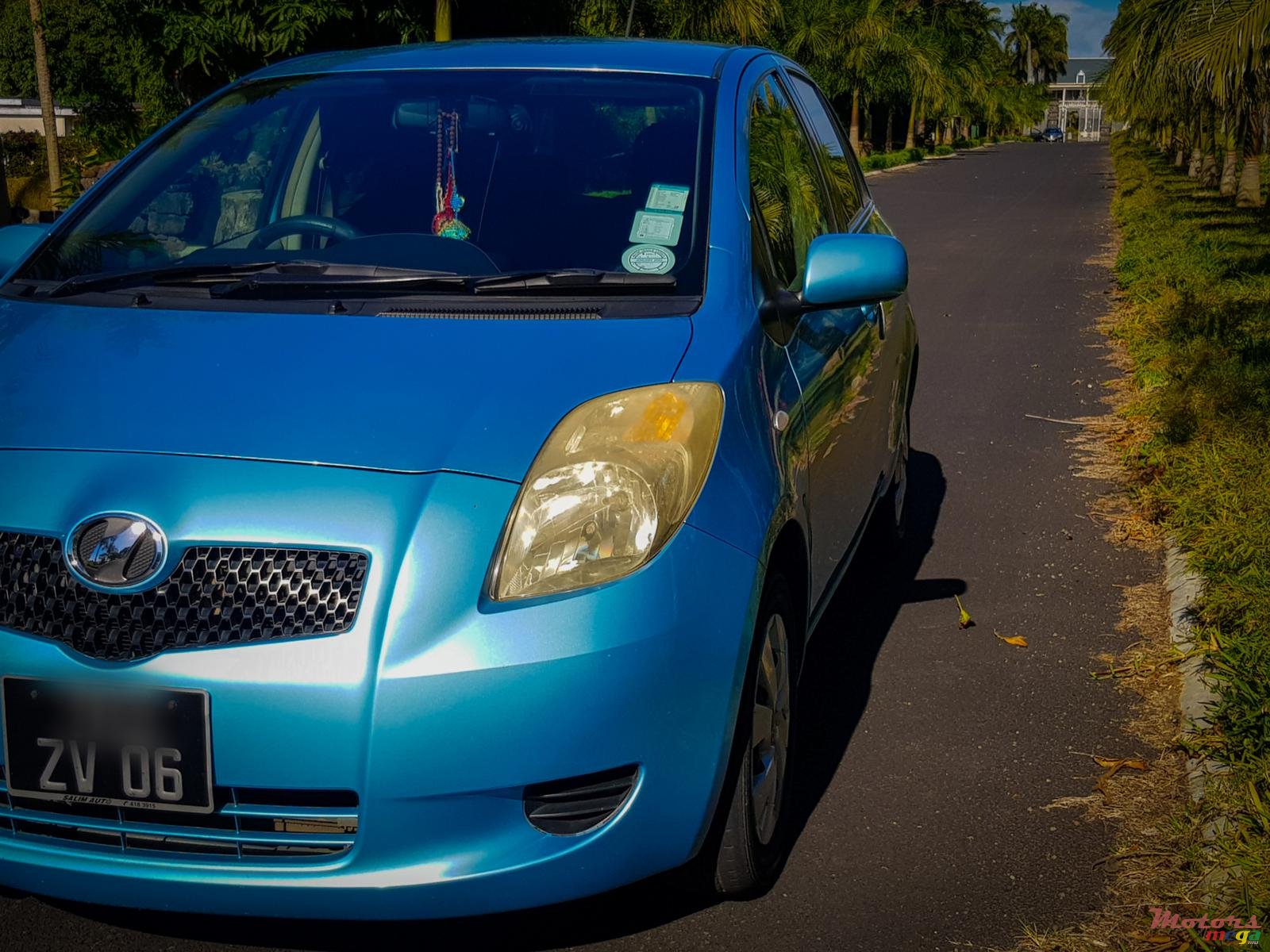 2006' Toyota Vitz photo #2