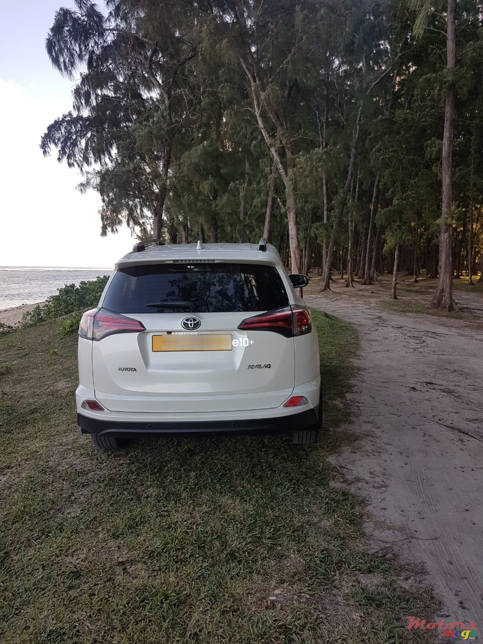 2016' Toyota RAV4 photo #2