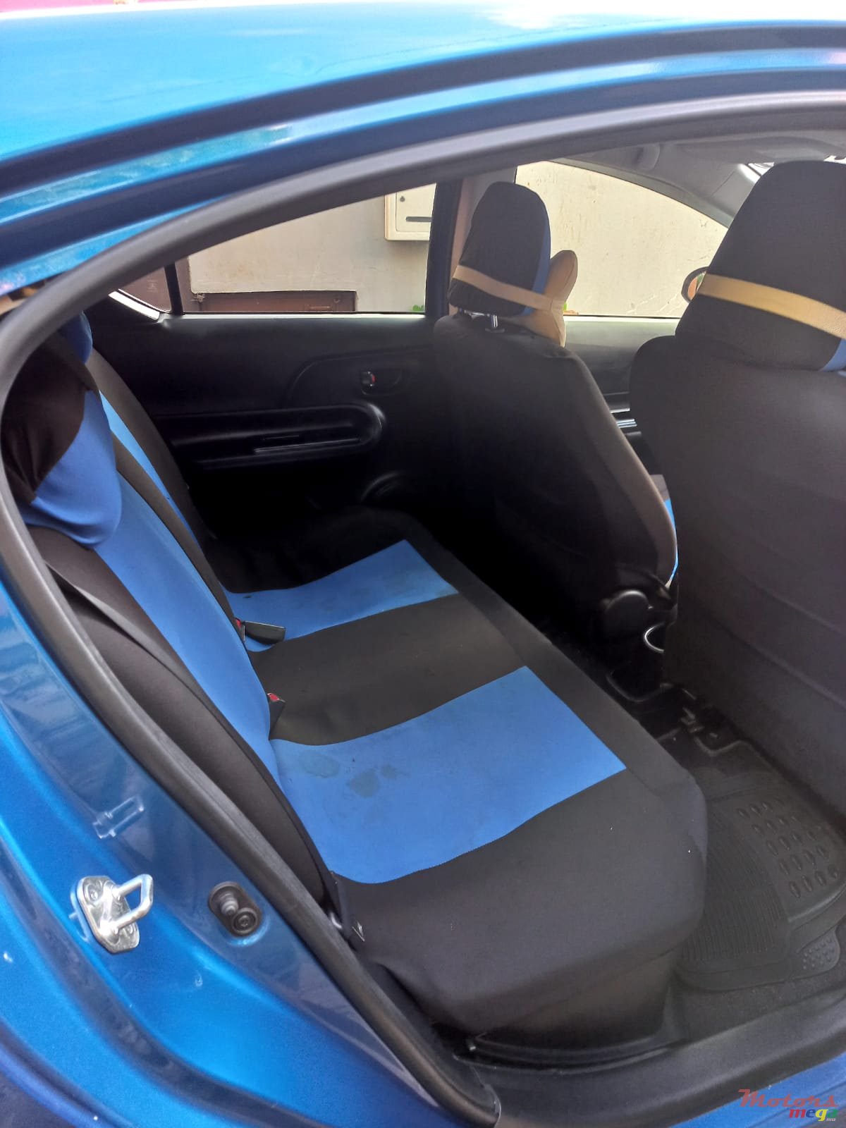 2014' Toyota Aqua photo #2