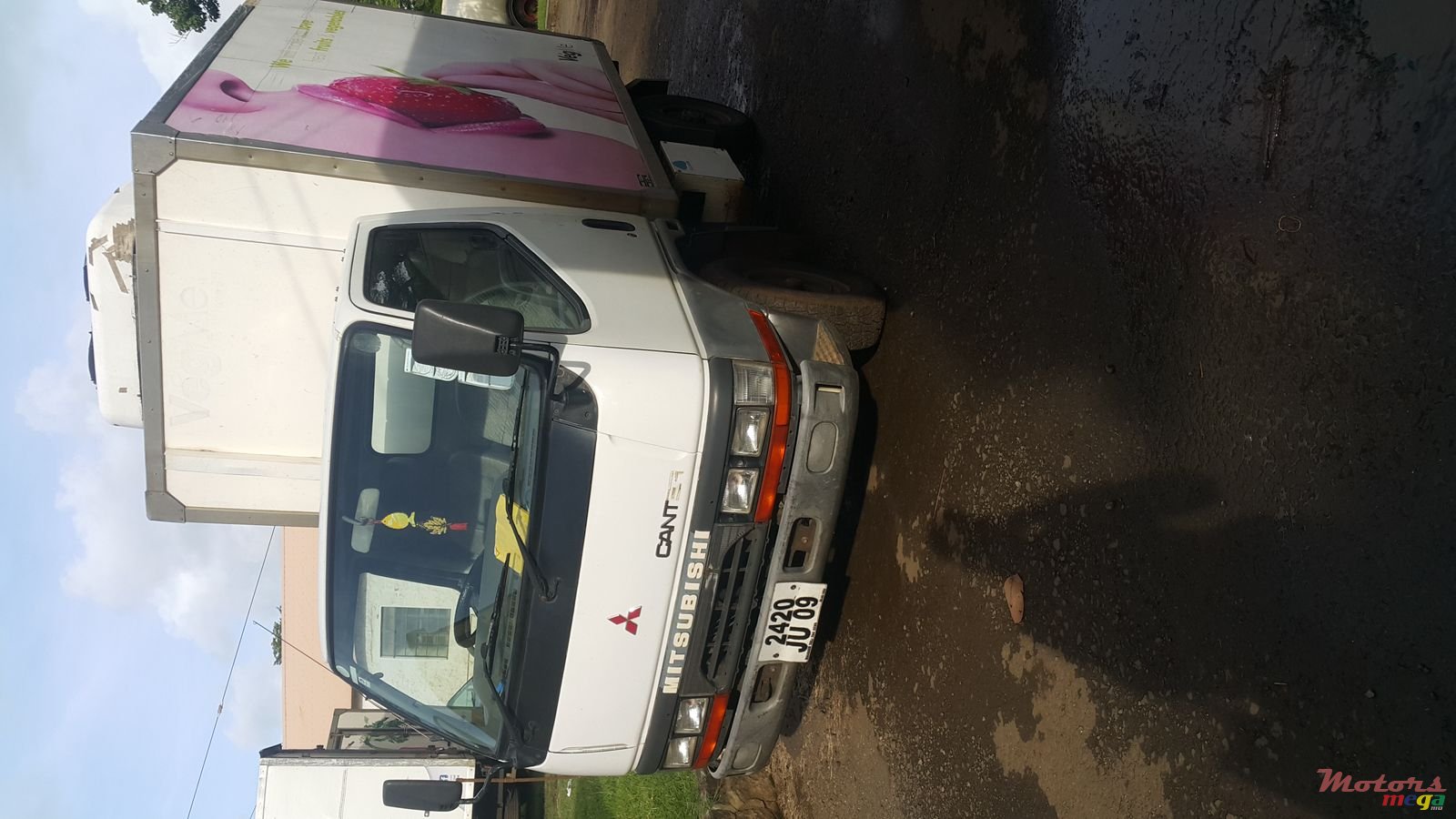 2009' Mitsubishi canter 2 T photo #1