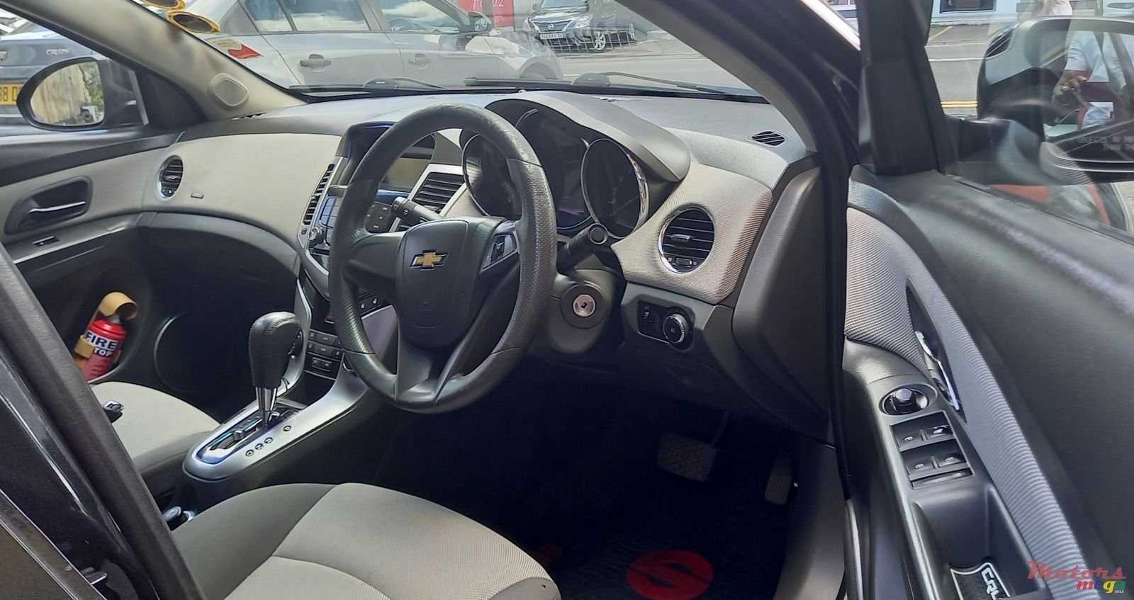 2010' Chevrolet Cruze LT photo #3