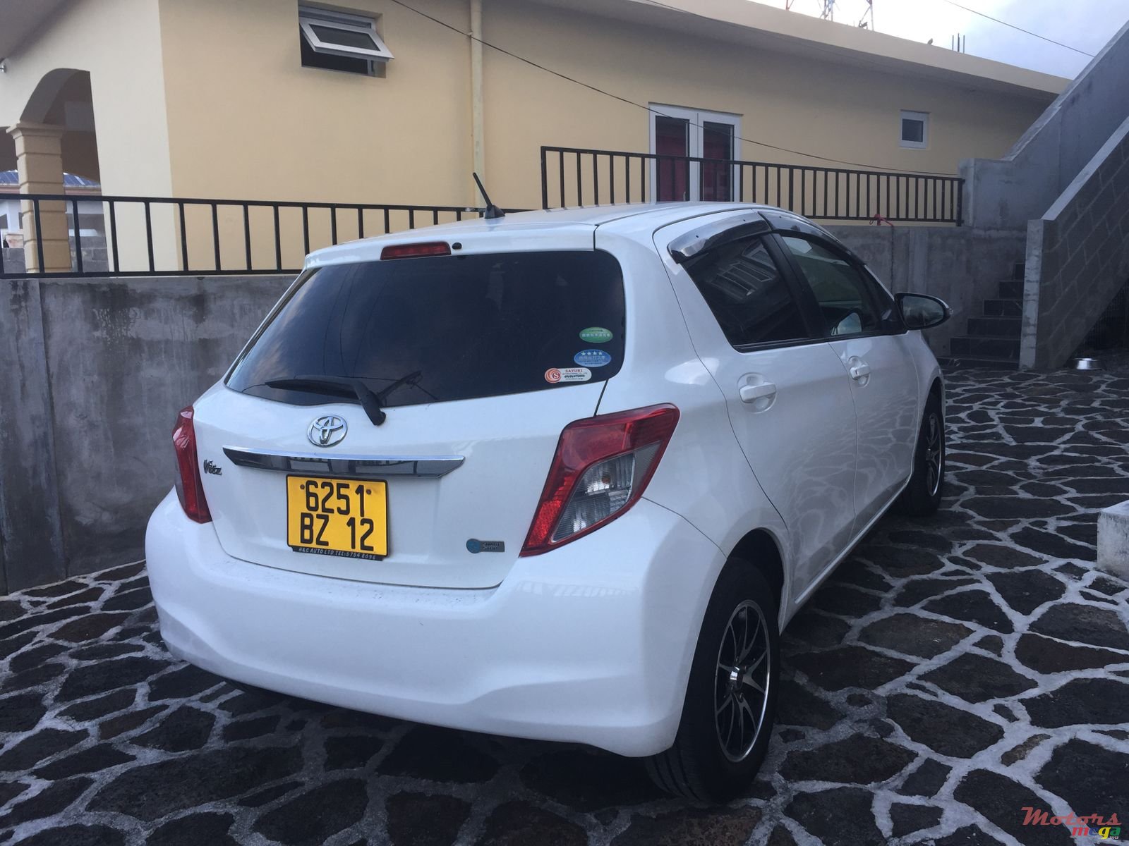 2012' Toyota Vitz photo #3