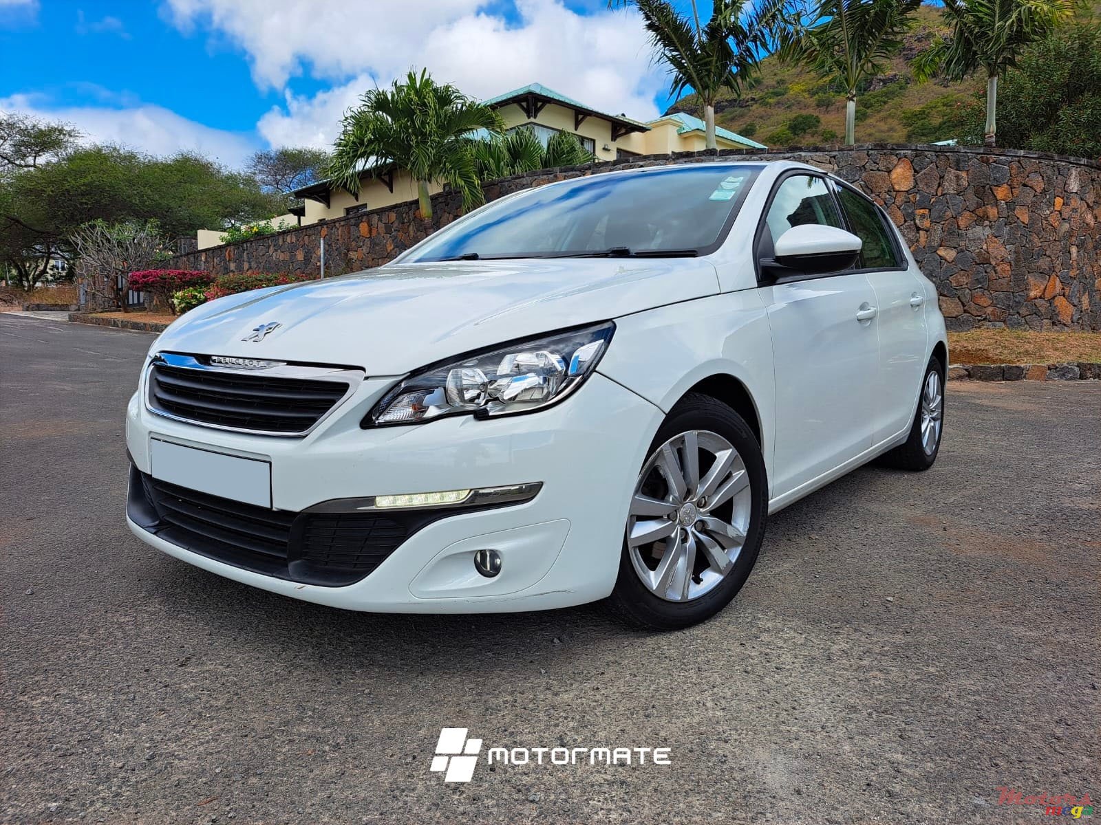 2015' Peugeot 308 ALLURE photo #2