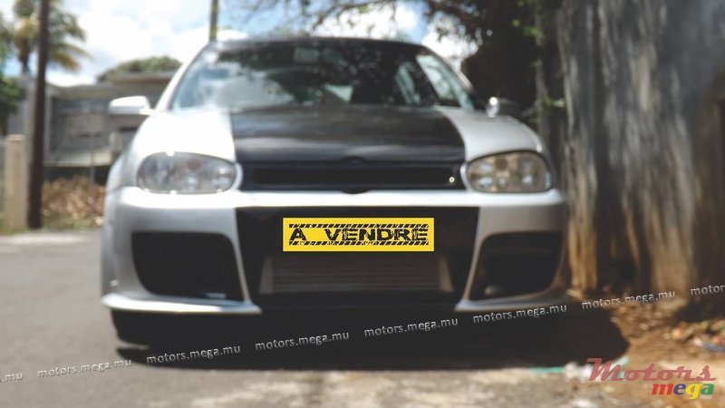 2003' Volkswagen Golf photo #1