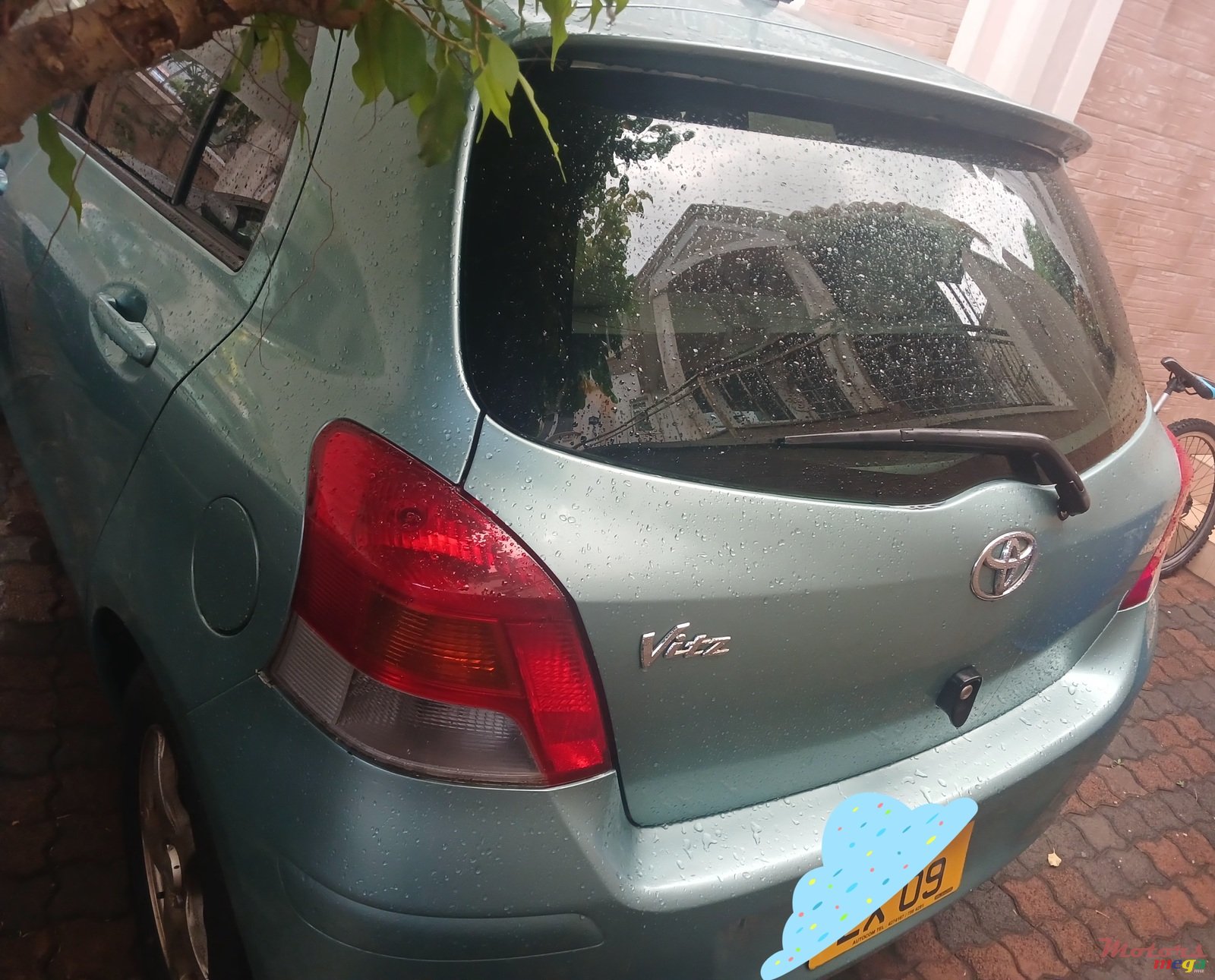 2009' Toyota Vitz photo #3