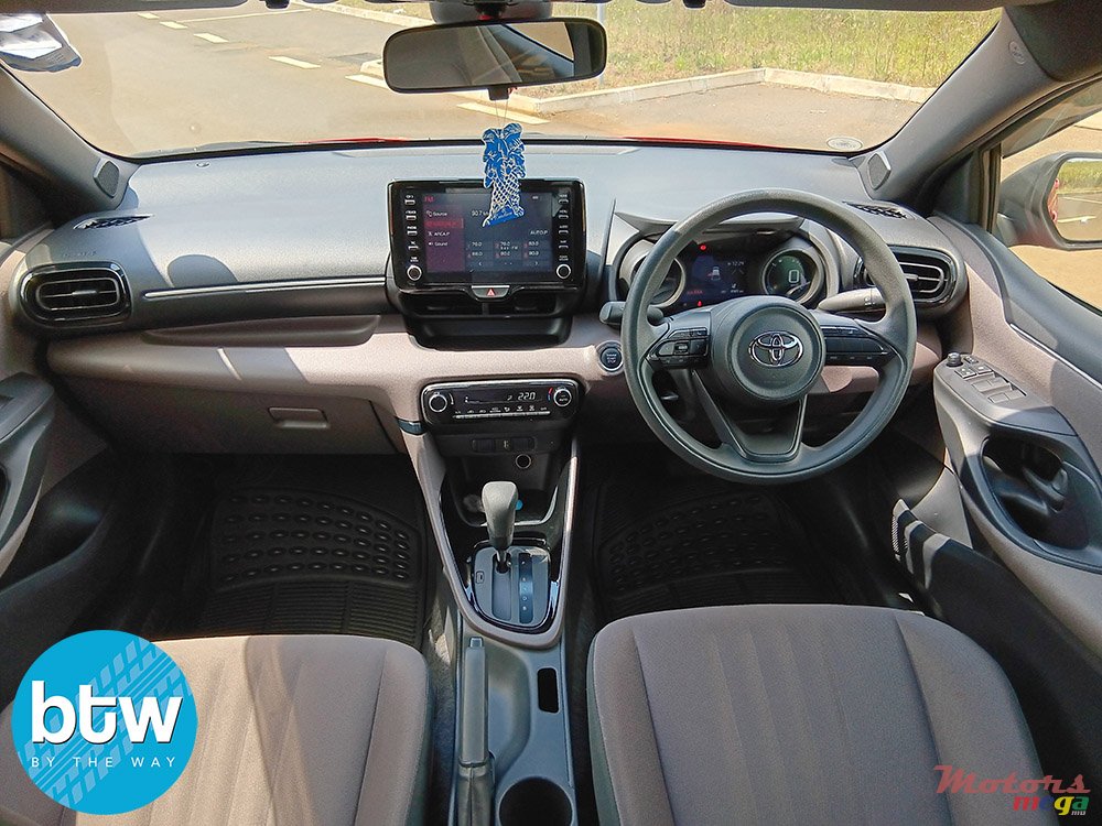 2020' Toyota Yaris photo #7