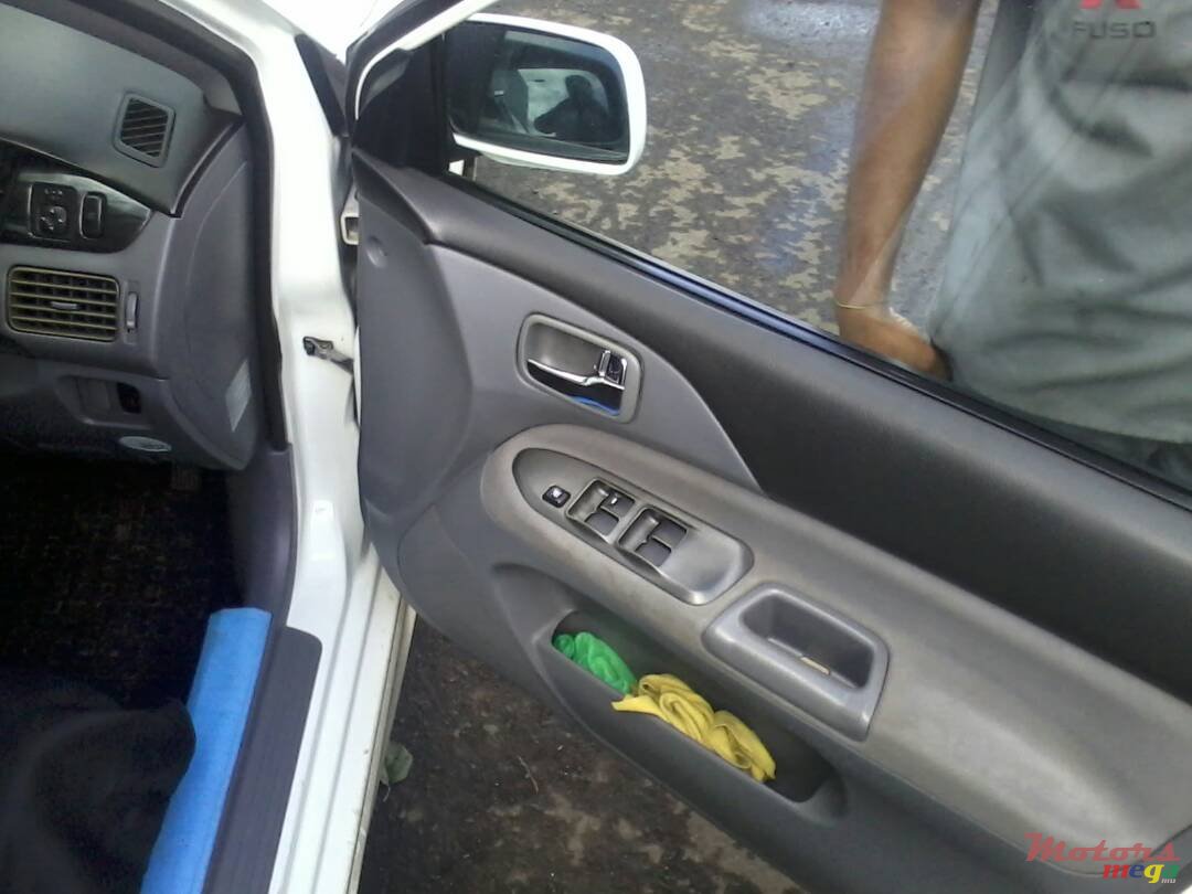 2006' Mitsubishi Lancer photo #7