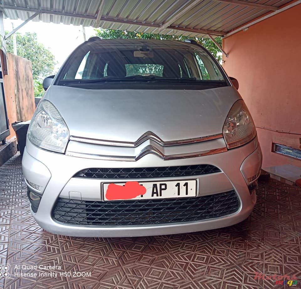 2011' Citroen C3 Picasso GRAND PICASSO photo #2