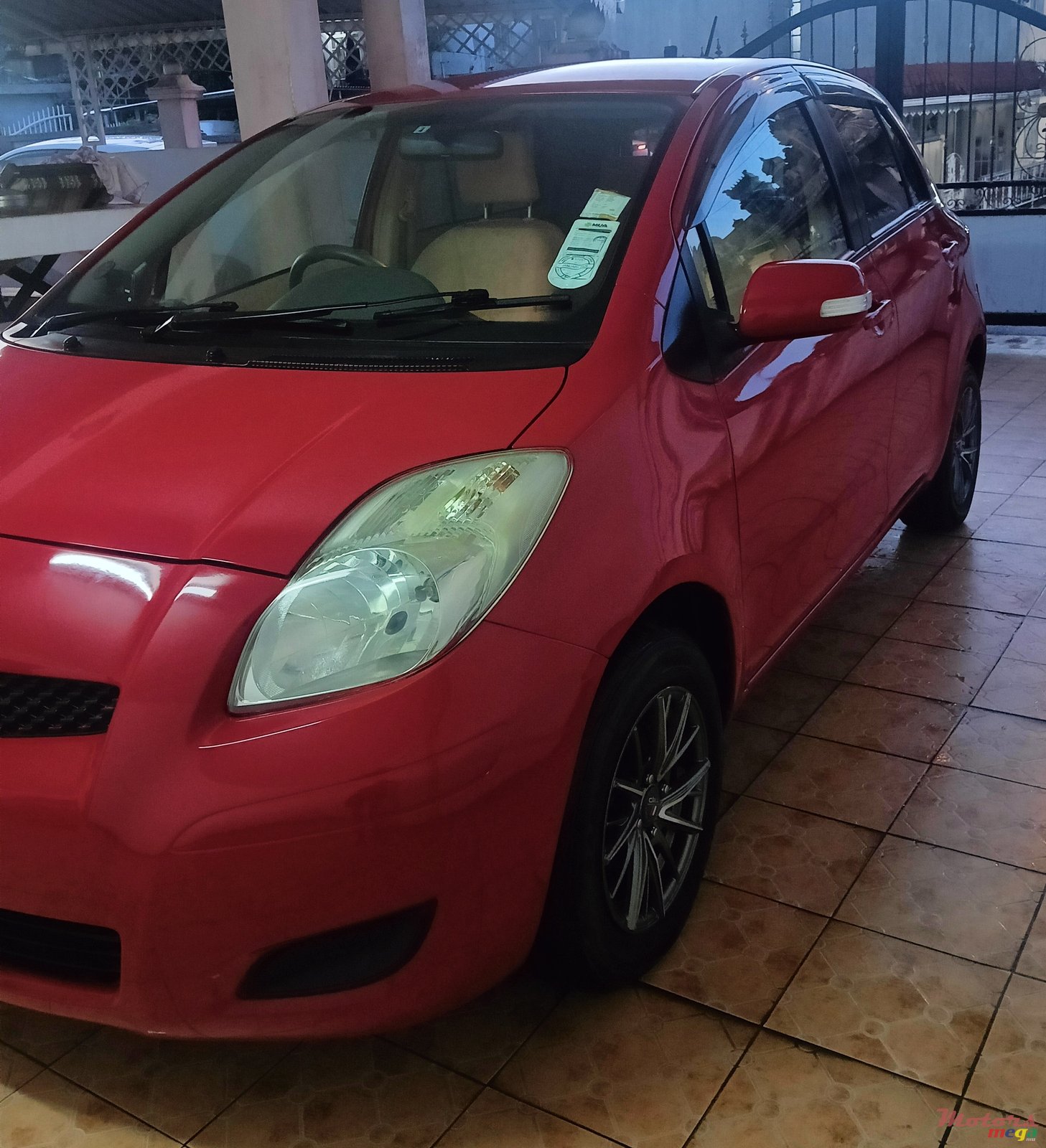 2009' Toyota Vitz photo #4