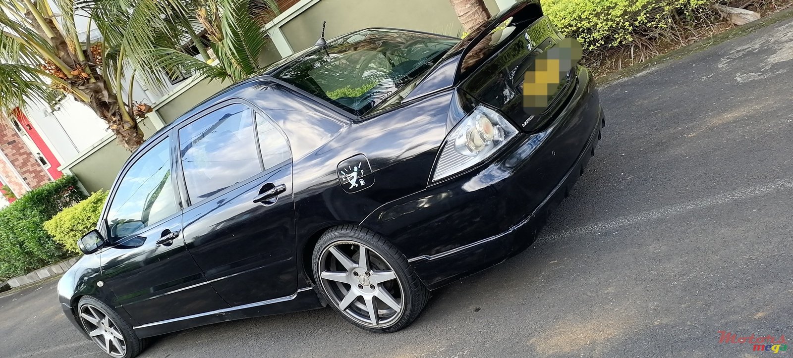 2005' Mitsubishi photo #2